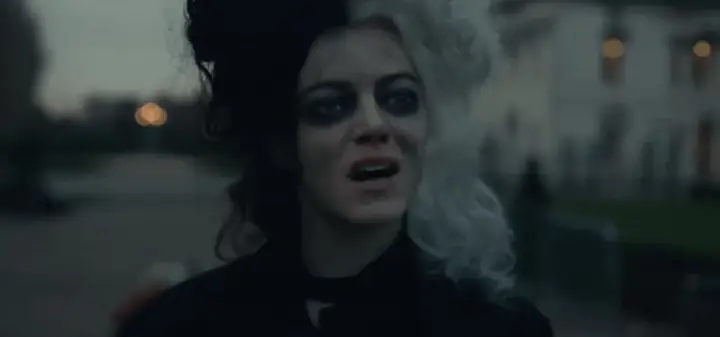 Emma Stone Hóa "joker Nữ" Xinh Khét Lẹt, Đi Đồ Sát Chó Con Ở Trailer Cruella - Phim Về Phản Diện Của 101 Chú Chó Đốm