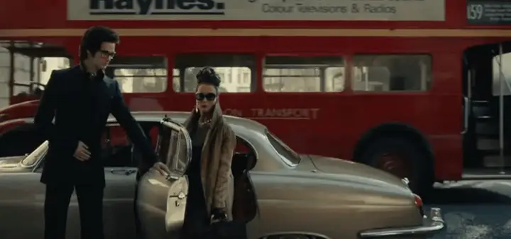 Emma Stone Hóa "joker Nữ" Xinh Khét Lẹt, Đi Đồ Sát Chó Con Ở Trailer Cruella - Phim Về Phản Diện Của 101 Chú Chó Đốm