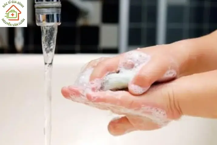 Bước 1. Vệ Sinh Vết Cắn