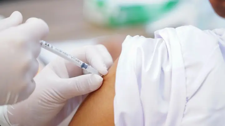 Nên Tiêm Những Loại Vắc Xin Nào Khi Bị Chó Cắn?