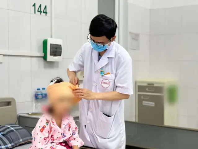 Bé Gái 5 Tuổi Ở Hà Nội, Bị Chó Nhà Nặng Hơn 20kg Tấn Công Vào Vùng Đầu – Mặt, Khu Vực Gần Hệ Thần Kinh Trung Ương, Làm Tăng Nguy Cơ Lan Truyền Virus Nếu Con Vật Mang Mầm Bệnh. Ảnh: Bệnh Viện Bệnh Nhiệt Đới Trung Uơng