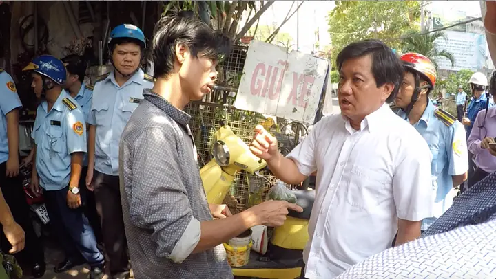 Ông Đoàn Ngọc Hải Bắt Chó