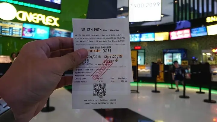 A-x-l Chú Chó Robot Là Một Phim Khoa Học Viễn Tưởng Tuổi Teen, Đây Chẳng Phải Là Đề Tài Mới Lạ Gì Nữa Khi Đã Có Hàng Tá Bộ Phim Khai Thác Mọi Khía Cạnh Và Dựng Thành Phim. A-x-l Giúp Khán Giả Thấy Rằng Xem Transformer Còn Tuyệt Hơn Nhiều, Ít Ra Là Vì Các Em Robot Choảng Nhau Ầm Ầm Cũng Đã Mắt Mà.