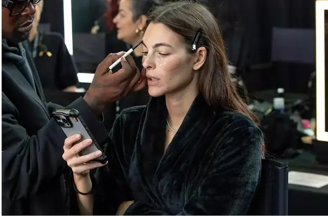 Những Bức Ảnh Chó Nghe Điện Thoại: Hiện Tượng Mạng Và Góc Nhìn Thú Vị Từ Thế Giới Động Vật