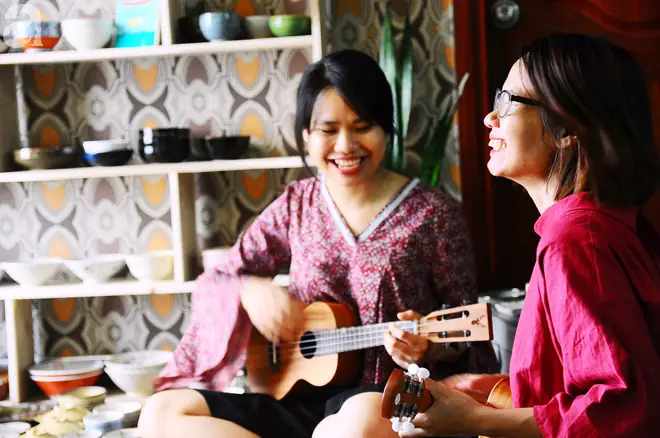 “bởi Kết Thúc Là Một Cái Gì Đó Quá Chắc Chắn, Còn Tiếp Tục Thì Luôn Có Những Điều Mới Mẻ, Không Ai Biết Trước Được”, Đó Là Dòng Tâm Sự Của Nguyễn Ngọc Bích, Chủ Nhân Một Tiệm Gốm Ở Hà Đông, Cô Gái Vừa Bước Qua Tuổi 25 Hoang Mang Nhưng Cũng Đầy Rực Rỡ.