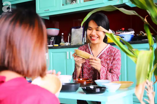 “bởi Kết Thúc Là Một Cái Gì Đó Quá Chắc Chắn, Còn Tiếp Tục Thì Luôn Có Những Điều Mới Mẻ, Không Ai Biết Trước Được”, Đó Là Dòng Tâm Sự Của Nguyễn Ngọc Bích, Chủ Nhân Một Tiệm Gốm Ở Hà Đông, Cô Gái Vừa Bước Qua Tuổi 25 Hoang Mang Nhưng Cũng Đầy Rực Rỡ.