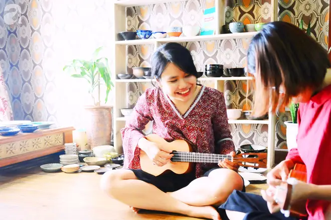 “bởi Kết Thúc Là Một Cái Gì Đó Quá Chắc Chắn, Còn Tiếp Tục Thì Luôn Có Những Điều Mới Mẻ, Không Ai Biết Trước Được”, Đó Là Dòng Tâm Sự Của Nguyễn Ngọc Bích, Chủ Nhân Một Tiệm Gốm Ở Hà Đông, Cô Gái Vừa Bước Qua Tuổi 25 Hoang Mang Nhưng Cũng Đầy Rực Rỡ.