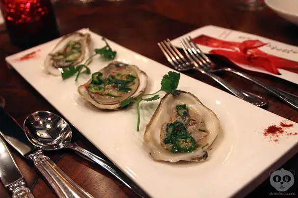 Hàu Tươi Và Champagne