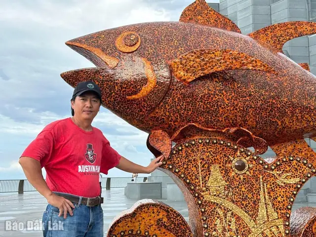 Trưng Bày Tác Phẩm Cá Ngừ Đại Dương Khổng Lồ Chào Mừng Quốc ...