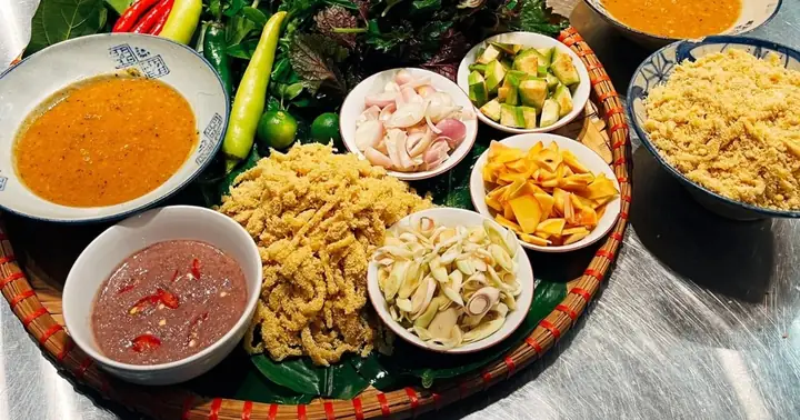 Món Gỏi Nhệch Kỳ Công Ăn Kèm Chục Loại Gia Vị, Giá Tiền Triệu "hút ...