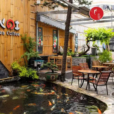 Q: Có Cần Đặt Chỗ Trước Khi Đến Quán?