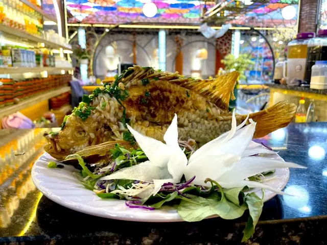 Cá Tai Tượng Chiên Giòn - Món Ngon Bến Tre Cá Tai Tượng Chiên Giòn - Món Ngon Bến Tre