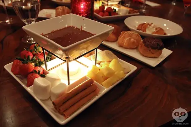 Lẩu Sô Cô La Tobleron (tobleron Chocolate Fonduet) Lẩu Sô Cô La Tobleron (tobleron Chocolate Fonduet)