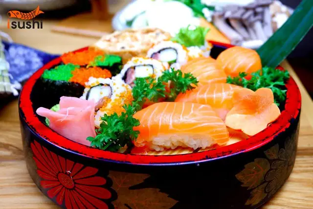 Tháng 10, Mùa Cây Thay Lá Cũng Là Lúc Những Chú Cá Hồi Trưởng Thành, Sau Một Quãng Thời Gian Vùng Vẫy Ngoài Biển Lớn Ngược Dòng Nước Để Trở Về Với Cội Nguồn.