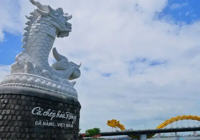 Vị Trí Và Kiến Trúc Độc Đáo Của Cá Chép Hóa Rồng