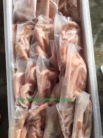 Trong Gia Đình Và Trường Học