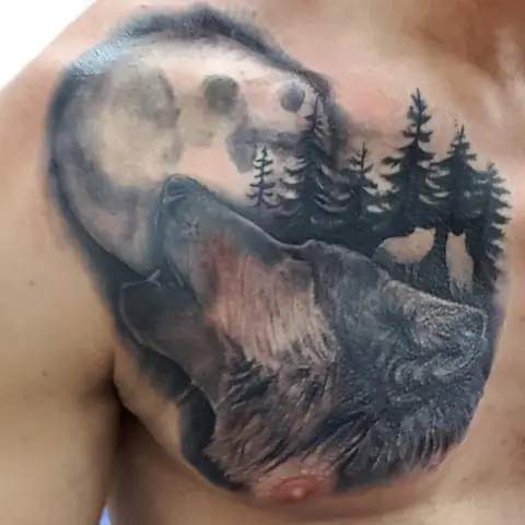 Hình Xăm Chó Sói Ngắm Trăng