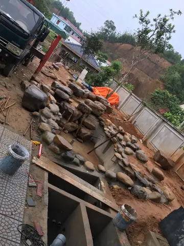 Thi Công Bể Cá Koi Đẹp Giá Rẻ Ở Đâu?