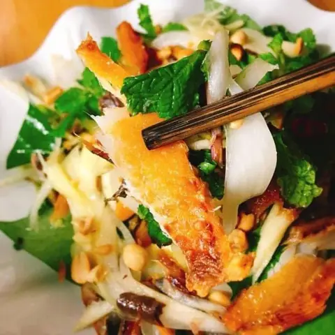 B. Gỏi Xoài Khô Cá Lưỡi Trâu: