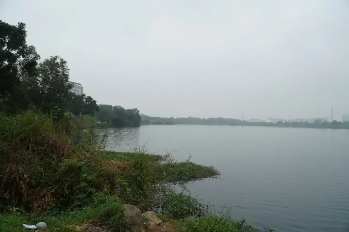 Hồ Đá Làng Đại Học Thủ Đức Được Nhiều Sinh Viên Gọi Với Tên Gọi Khác Là “hồ T0ử Thần”, "hồ Tình Yêu"...