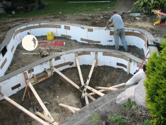 Bước 2: Chuẩn Bị Một Số Vật Dụng Quan Trọng Để Xây Dựng Hồ Cá Koi