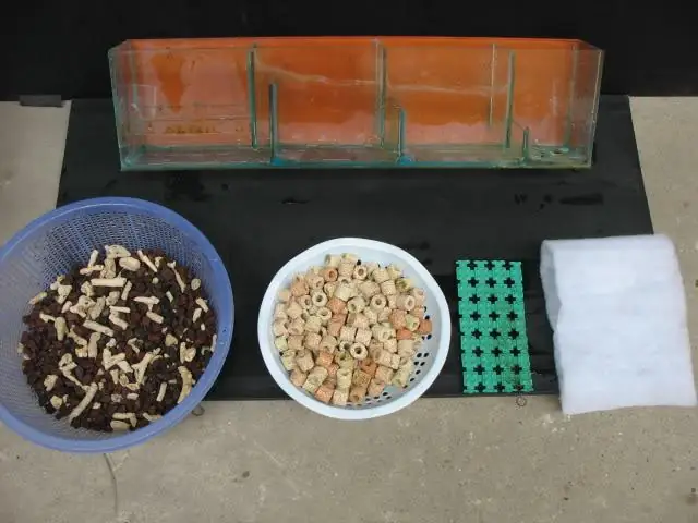 Vật Liệu Từ Trái Qua Phải: Nham Thạch Trộn San Hô Vụn, Sứ Lọc, Tấm Nhựa Để Dưới Giúp Thoát Nước Nhanh (thảm Nhựa Chùi Chân), Bông Lọc.