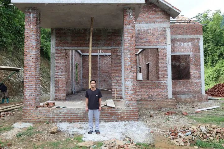 Cô Gái Mường Bén Duyên Nghề Nuôi Cá Tầm