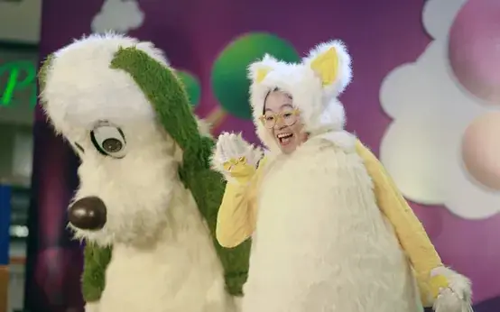 Trò Chuyện Cùng Chú Chó Trắng: Kho Báu Giáo Dục Thời Thơ Ấu Và Những Bài Học Vượt Thời Gian