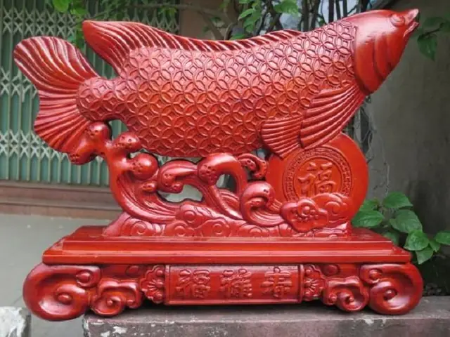 Ý Nghĩa Phong Thủy Và Cách Đặt Tượng Cá Kim Long Chiêu Tài