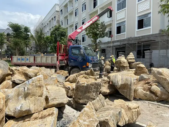 Bước 8: Tạo Hình Dáng Hồ Koi Theo Ý Muốn