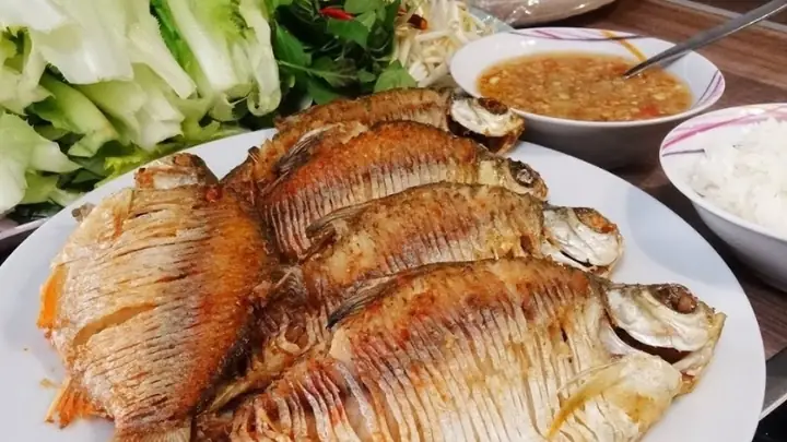 Cá He Chiên Giòn Cuốn Bánh Tráng Cá He Chiên Giòn Cuốn Bánh Tráng