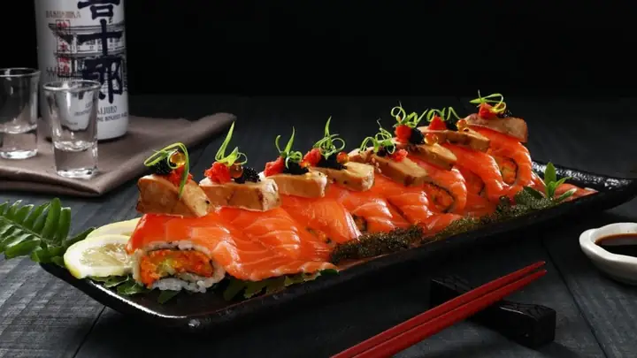 Cá Hồi Làm Món Gì Ngon – Làm Sushi Cá Hồi