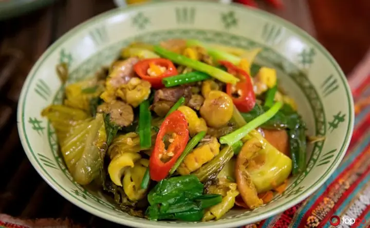 Lòng Cá Lăng Xào Dưa – Món Đưa Cơm Dân Dã Lòng Cá Lăng Xào Dưa – Món Đưa Cơm Dân Dã