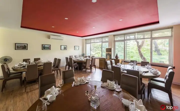 Không Gian Sang Trọng, Gần Gũi Tự Nhiên Không Gian Sang Trọng, Gần Gũi Tự Nhiên