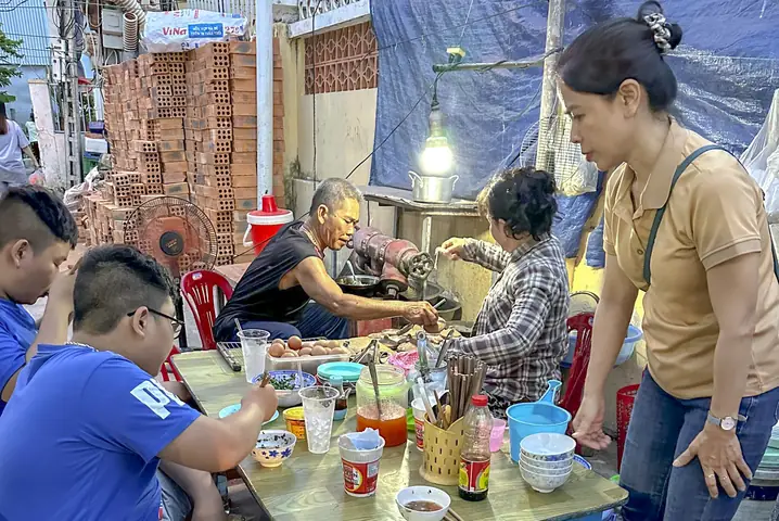 Một Quán Ăn Vặt Chiều Ở Đảo Trí Nguyên.